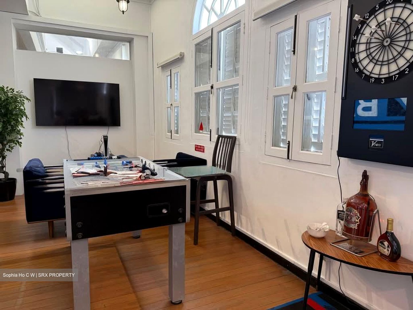 Club Street (D1), Office #563159481